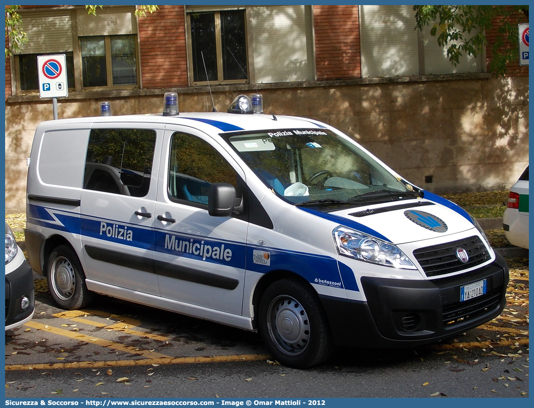 Polizia Locale YA210AD
Polizia Municipale
Unione Terre di Castelli
Fiat Scudo IV serie
Allestitore Bertazzoni S.r.l.
Parole chiave: Polizia;Locale;Municipale;Terre di Castelli;Castelnuovo Rangone;Spilamberto;Savignano sul Panaro;Vignola;Castelvetro di Modena;Marano sul Panaro;Guiglia;Zocca;Fiat;Scudo;YA210AD;YA 210 AD;Bertazzoni