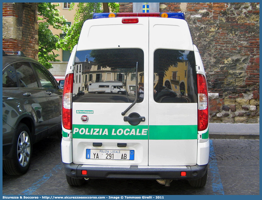 Polizia Locale YA291AB
Polizia Locale
Comune di Virgilio
Fiat Doblò I serie restyling
Allestitore Bertazzoni S.r.l.
Parole chiave: Polizia;Locale;Municipale;Virgilio;Fiat;Doblò;Doblo;YA291AB;YA 291 AB;Bertazzoni