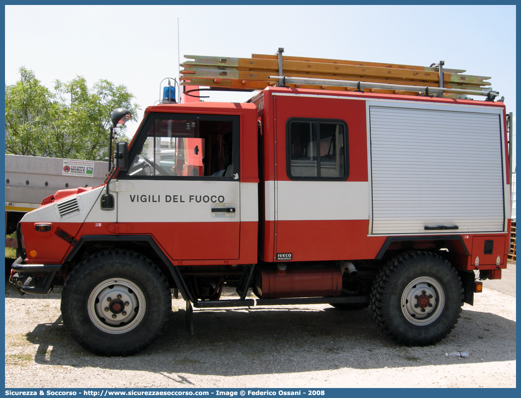 VF 17947
Corpo Nazionale Vigili del Fuoco
Iveco 40-10WM
Allestitore Iveco Magirus
Parole chiave: VF;V.F.;VVF;V.V.F.;Corpo;Nazionale;Vigili;del;Fuoco;Polisoccorso;Iveco;40-10WM;40;10;WM;VM90;VM 90;Magirus