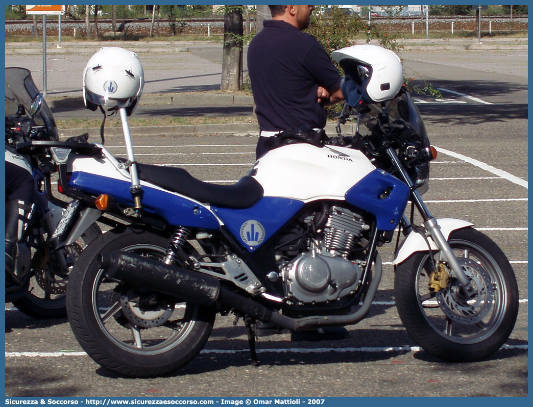 -
Polizia Municipale
Comune di Carpi
Honda CB500
Parole chiave: Polizia;Locale;Municipale;Carpi;Honda;CB500;CB 500