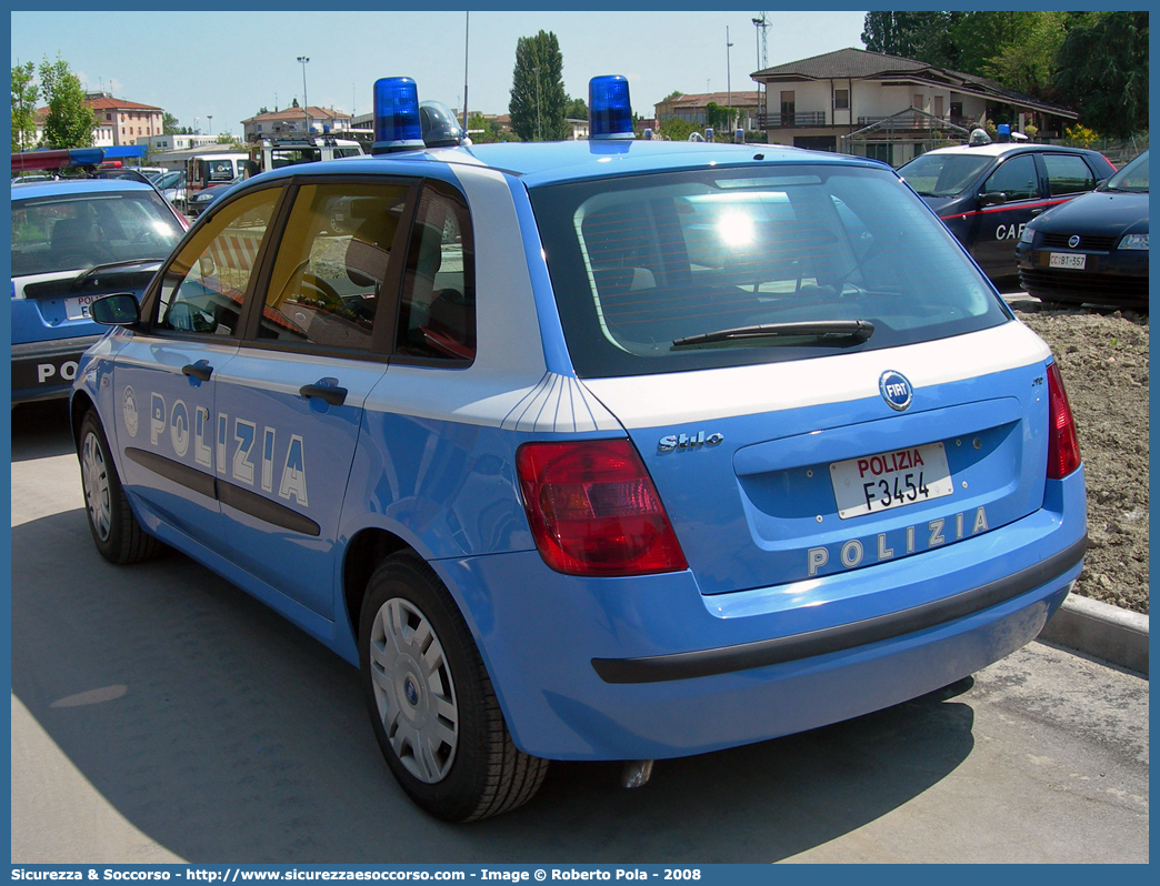 Polizia  F3454
Polizia di Stato
Fiat Stilo II serie
Parole chiave: PS;P.S.;Polizia;di;Stato;Pubblica;Sicurezza;Fiat;Stilo;F3454