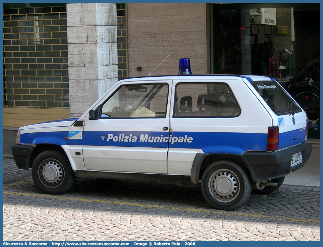 -
Polizia Municipale
Comune di Cento
Fiat Panda II serie
Parole chiave: Polizia;Municipale;Locale;Cento;Fiat;Panda