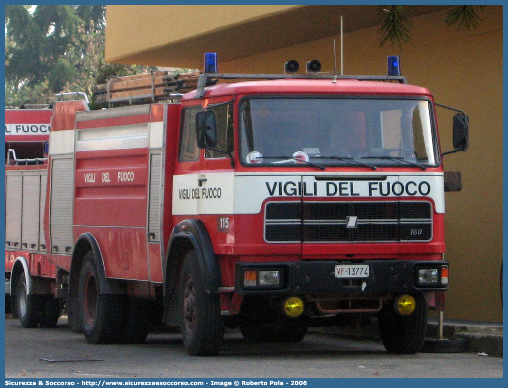 VF 13774
Corpo Nazionale Vigili del Fuoco
Iveco 160NC
Allestitore Baribbi S.p.A.
Parole chiave: VVF;V.V.F.;Corpo;Nazionale;Vigili;del;Fuoco;ABP;A.B.P.;AutoBottePompa;AutoBotte;Fiat;Iveco;160NC;160;NC