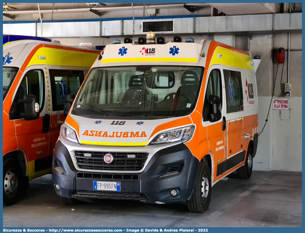 RA05
118 Romagna Soccorso
Ambito Territoriale di Ravenna
Fiat Ducato III serie restyling
Allestitore Safety Car S.r.l.
Parole chiave: 118;Romagna;Ravenna;Soccorso;Ambulanza;Autoambulanza;Fiat;Ducato;X290;X 290;Boneschi;Savio;Safety Car