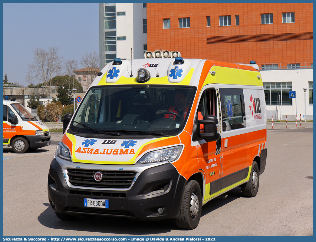 RA 33
118 Romagna Soccorso
Ambito Territoriale di Ravenna
Fiat Ducato III serie restyling
Allestitore Safety Car S.r.l.
Parole chiave: 118;Romagna;Ravenna;Soccorso;Ambulanza;Autoambulanza;Fiat;Ducato;X290;X 290;Orion;Safety Car