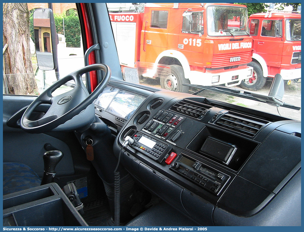 VF 20966
Corpo Nazionale Vigili del Fuoco
Mercedes Benz Atego 1828 I serie
Allestitore BAI S.r.l.
Parole chiave: Corpo;Nazionale;Vigili del Fuoco;Vigili;Fuoco;ABP;A.B.P.;AutoBottePompa;AutoBotte;Mercedes Benz;Atego;1828;BAI;B.A.I.