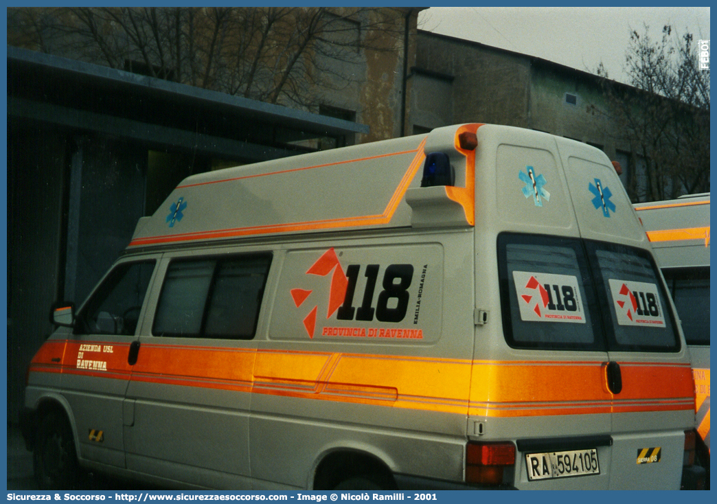 RA 08
118 Romagna Soccorso
Ambito Territoriale di Ravenna
Volkswagen Transporter T4
Allestitore Grazia
Parole chiave: 118;Romagna;Ravenna;Soccorso;Ambulanza;Autoambulanza;Volkswagen;Transporter;T4;T 4;Grazia