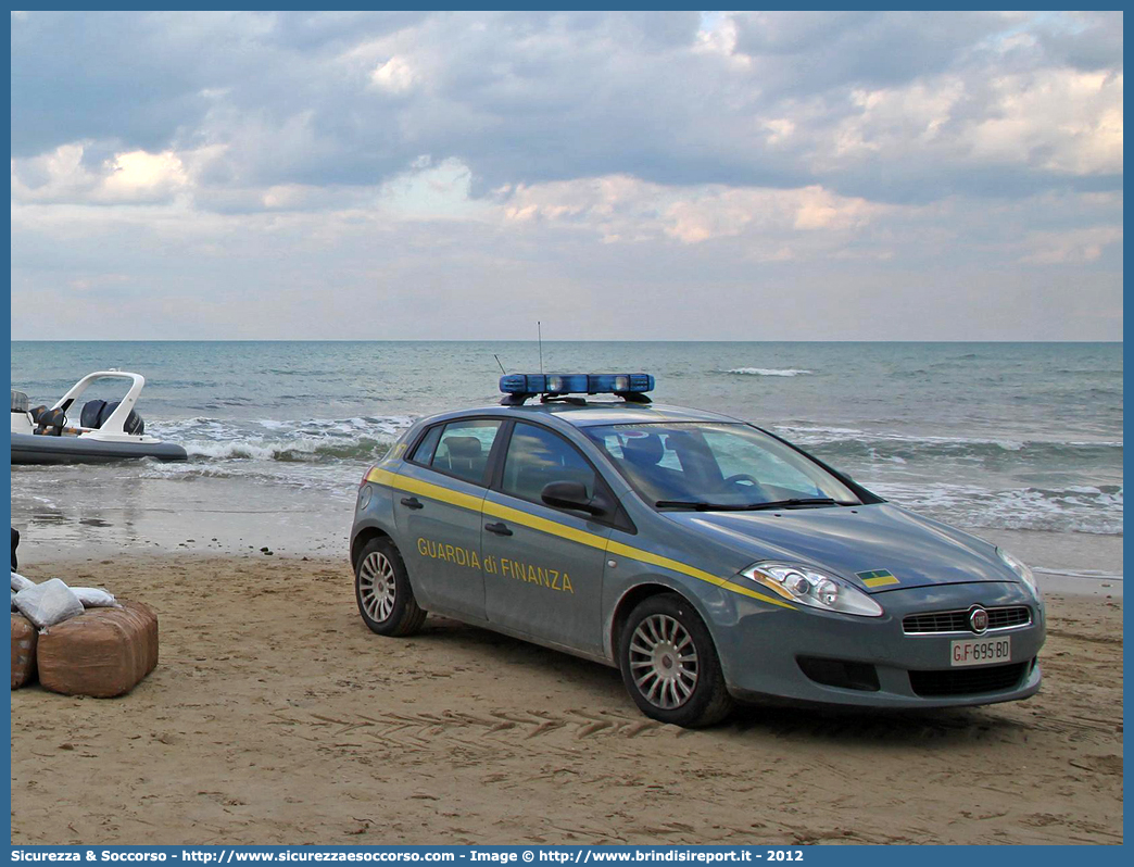 GdiF 695BD
Guardia di Finanza
Fiat Nuova Bravo
(Fornitura Regione Puglia)
Parole chiave: GdiF;G.D.F.;GDF;Guardia;di;Finanza;Fiat;Nuova;Bravo;695BD;Fornitura;Regione;Puglia