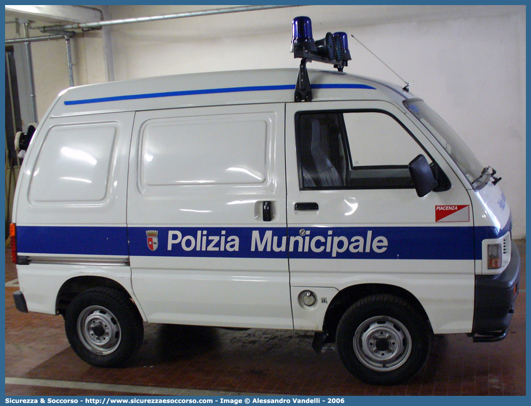 -
Polizia Municipale
Comune di Piacenza
Piaggio Porter I serie
Parole chiave: Polizia;Locale;Municipale;Piacenza;Piaggio;Porter