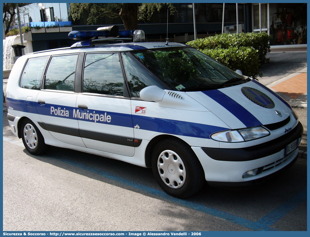 -
Polizia Municipale
Comune di Reggio Emilia
Renault Espace III serie
Allestitore Aricar S.p.A.
Parole chiave: Polizia;Locale;Municipale;Reggio Emilia;Renault;Espace;Aricar