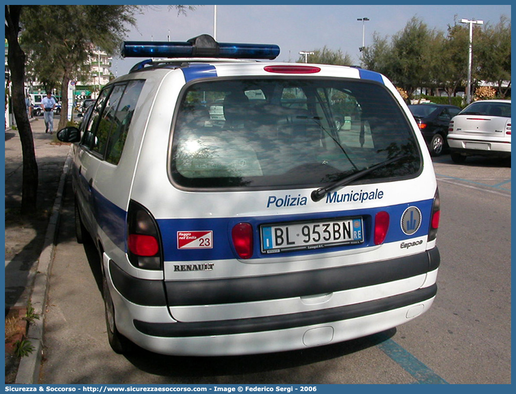 -
Polizia Municipale
Comune di Reggio Emilia
Renault Espace III serie
Allestitore Aricar S.p.A.
Parole chiave: Polizia;Locale;Municipale;Reggio Emilia;Renault;Espace;Aricar