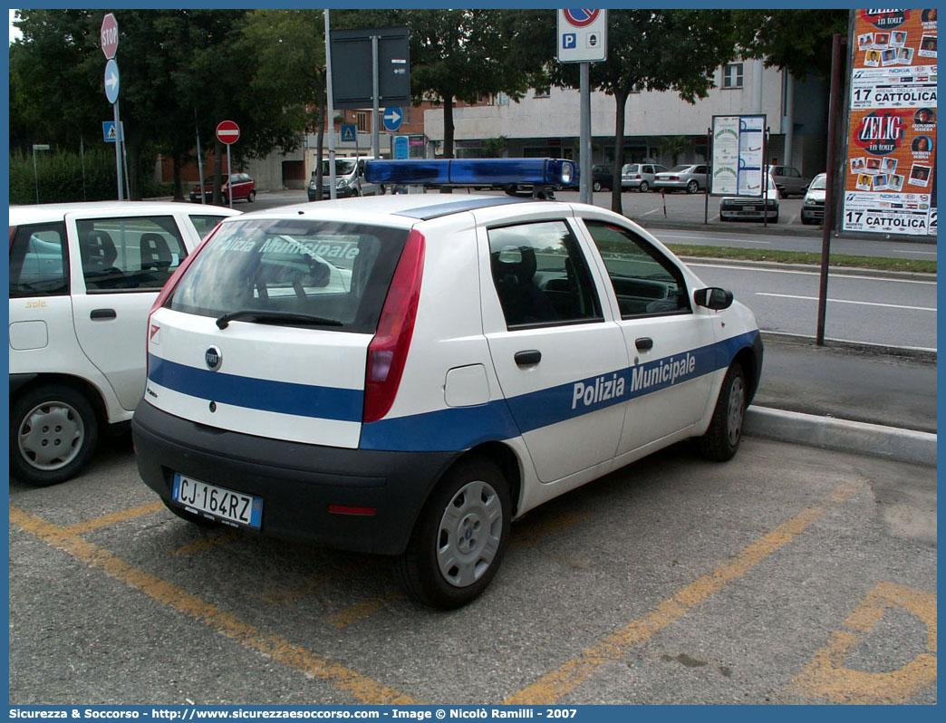 -
Polizia Municipale
Comune di Rimini
Fiat Punto III serie
Parole chiave: Polizia;Locale;Municipale;Rimini;Fiat;Punto