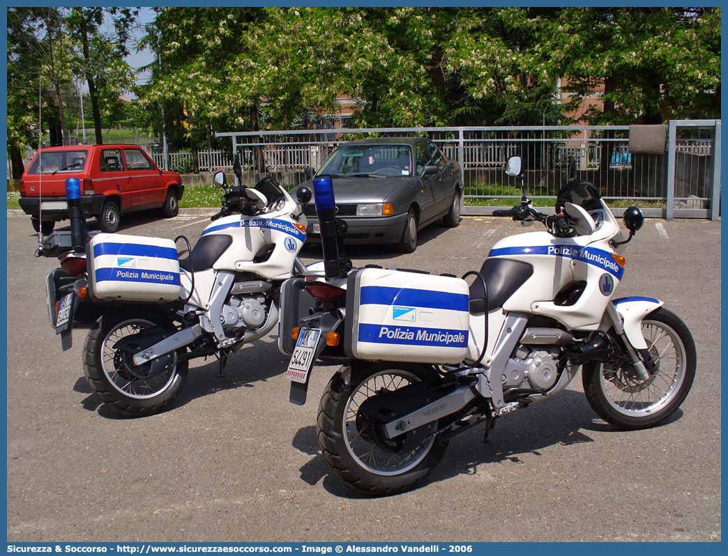 -
Polizia Municipale
Comune di Castelvetro di Modena
Aprilia Pegaso II serie
Parole chiave: Polizia;Locale;Municipale;Castelvetro di Modena;Aprilia;Pegaso