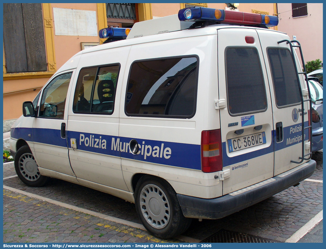 -
Polizia Municipale
Unione Comuni del Sorbara
Fiat Scudo I serie
Allestitore Bertazzoni S.r.l.
Parole chiave: Polizia;Locale;Municipale;Sorbara;Bastiglia;Bomporto;Ravarino;Fiat;Scudo;Bertazzoni