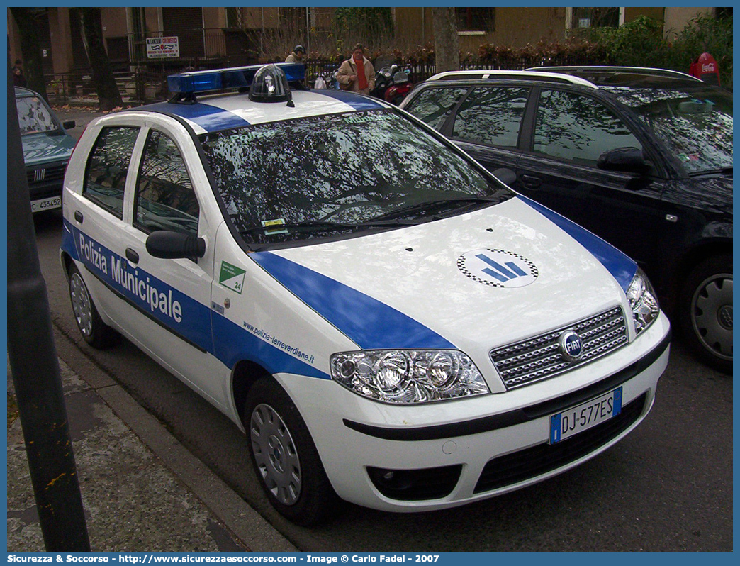 -
Polizia Municipale
Corpo Unico delle Terre Verdiane
Fiat Punto Classic
Allestitore Projet Service S.r.l.
Parole chiave: Polizia;Locale;Municipale;Terre Verdiane;Busseto;Fidenza;Fontanellato;Fontevivo;Roccabianca;Salsomaggiore Terme;San Secondo Parmense;Soragna;Trecasali;Fiat;Punto;Classic;Projet Service