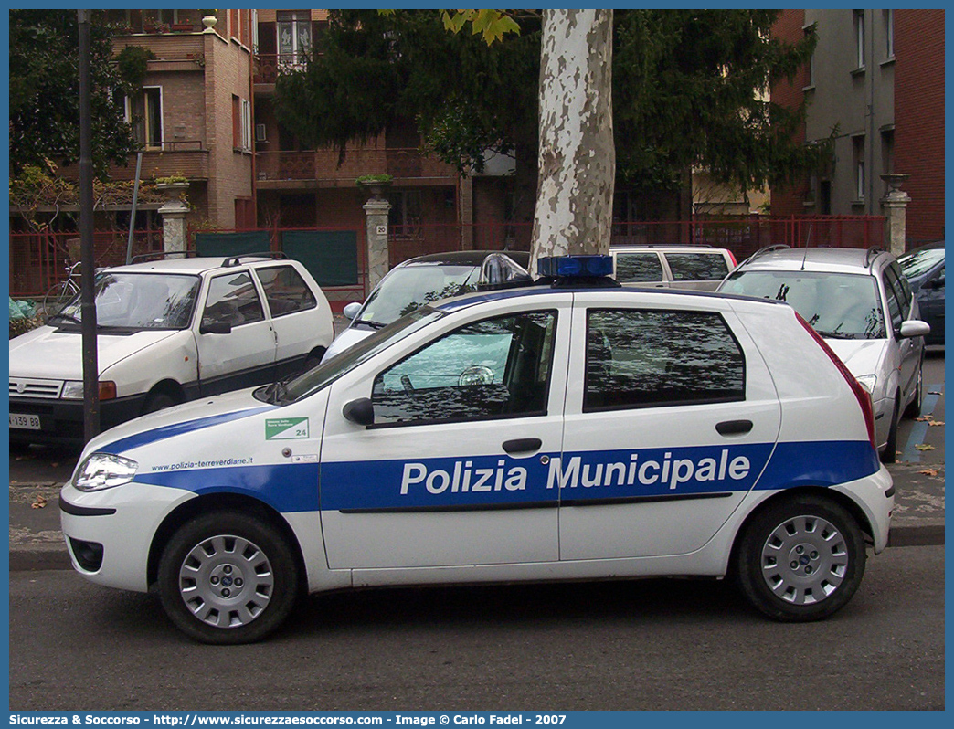 -
Polizia Municipale
Corpo Unico delle Terre Verdiane
Fiat Punto Classic
Allestitore Projet Service S.r.l.
Parole chiave: Polizia;Locale;Municipale;Terre Verdiane;Busseto;Fidenza;Fontanellato;Fontevivo;Roccabianca;Salsomaggiore Terme;San Secondo Parmense;Soragna;Trecasali;Fiat;Punto;Classic;Projet Service