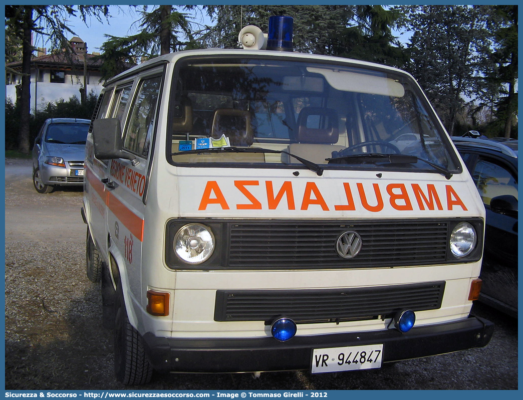 -
SUEM 118 Verona Emergenza
Azienda ULSS 9 - Scaligera
Volkswagen Transporter T3
Parole chiave: 118;Verona;Emergenza;Bussolengo;Malcesine;SUEM;S.U.E.M.;Ambulanza;Volkswagen;Transpoter;T3;T 3