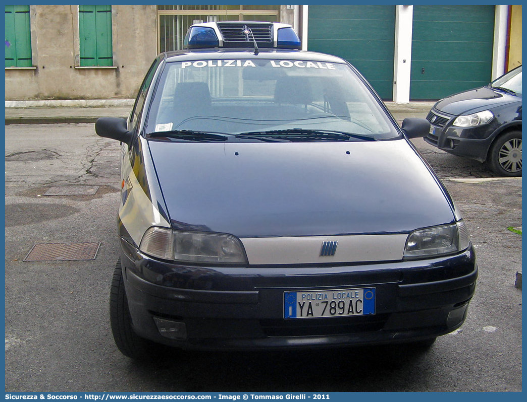 Polizia Locale YA789AC
Polizia Locale
Comune di Taglio di Po
Fiat Punto I serie
Parole chiave: Polizia;Locale;Municipale;Taglio di Po;Fiat;Punto;YA789AC