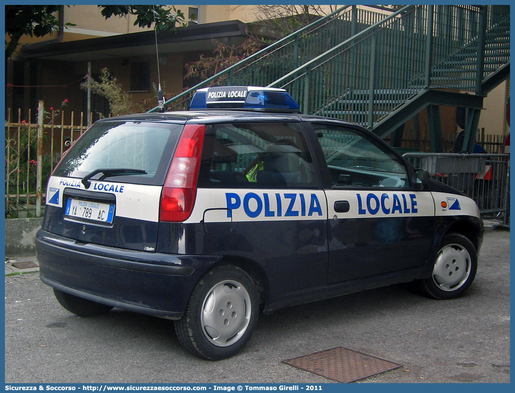 Polizia Locale YA789AC
Polizia Locale
Comune di Taglio di Po
Fiat Punto I serie
Parole chiave: Polizia;Locale;Municipale;Taglio di Po;Fiat;Punto;YA789AC