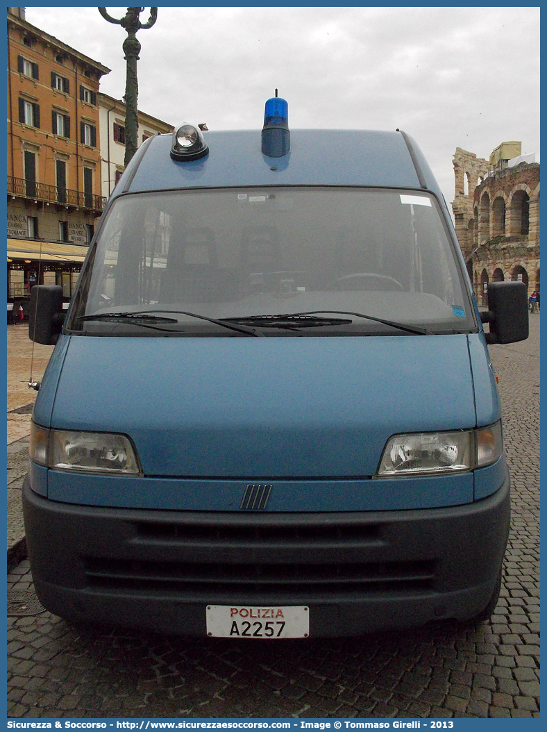 Polizia A2257
Polizia di Stato
Polizia Stradale
Autostrada Bs/Vr/Vi/Pd S.p.A.
Fiat Ducato II serie
Parole chiave: PS;P.S.;Polizia;di;Stato;Stradale;Autostradale;Autostrada;Serenissima;Bs/Vr/Vi/Pd S.p.A.;Fiat;Ducato