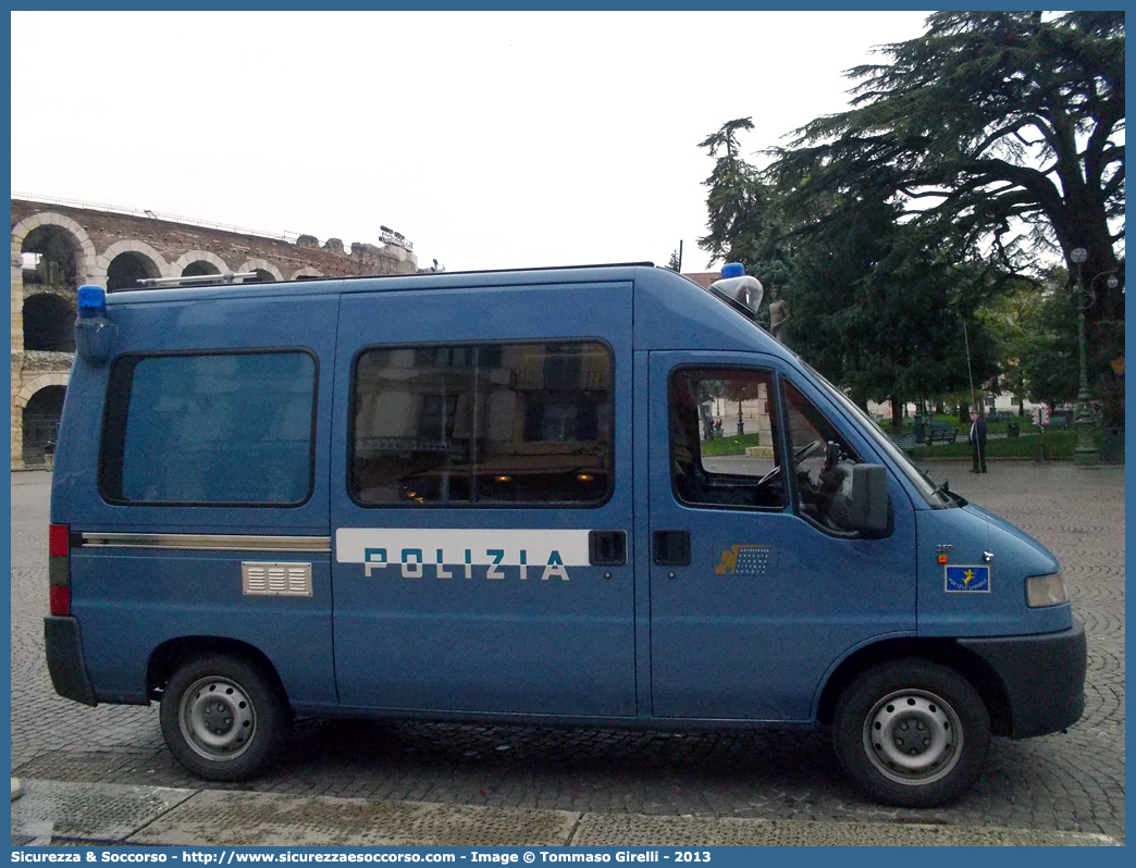 Polizia A2257
Polizia di Stato
Polizia Stradale
Autostrada Bs/Vr/Vi/Pd S.p.A.
Fiat Ducato II serie
Parole chiave: PS;P.S.;Polizia;di;Stato;Stradale;Autostradale;Autostrada;Serenissima;Bs/Vr/Vi/Pd S.p.A.;Fiat;Ducato