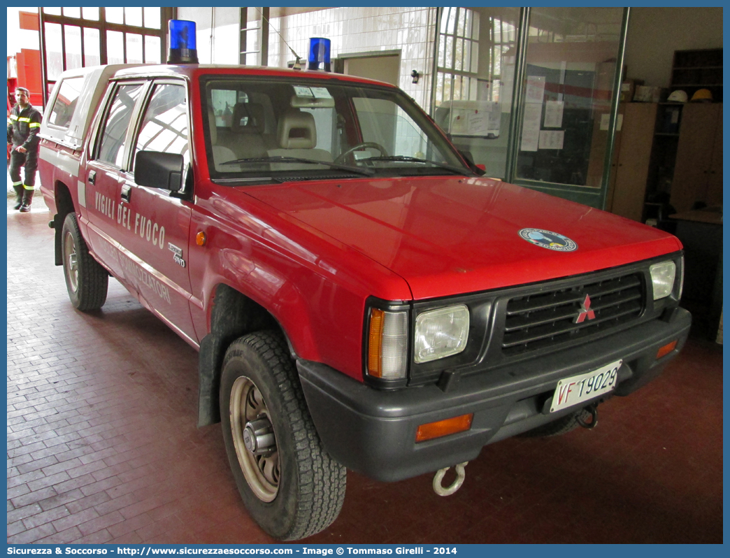 VF 19029
Corpo Nazionale Vigili del Fuoco
Nucleo Soccorso Subacqueo e Acquatico
Mitsubishi L200 II serie
Parole chiave: Corpo;Nazionale;Vigili del Fuoco;Vigili;Fuoco;Mitsubishi;L200;L 200;NSSA;N.S.S.A.;Soccorso;Subacqueo;Acquatico;Sommozzatori;Subacquei