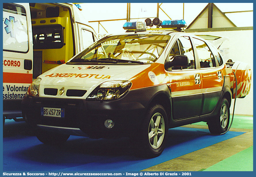 MIKE 03
118 Romagna Soccorso
Ambito Territoriale di Ravenna
Renault Scenic RX4
Allestitore MAF S.n.c.
Parole chiave: 118;Romagna;Ravenna;Soccorso;Automedica;Automedicalizzata;Auto Medica;Auto Medicalizzata;Renault;Scenic;RX4;RX 4;MAF;M.A.F.;Mariani Alfredo e Figlio