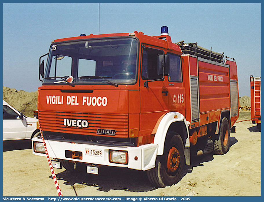 VF 15289
Corpo Nazionale Vigili del Fuoco
Iveco 180-24
Allestitore Baribbi S.p.A.
(variante)
Parole chiave: Corpo;Nazionale;Vigili del Fuoco;Vigili;Fuoco;ABP;A.B.P.;AutoBottePompa;AutoBotte;Fiat;Iveco;180-24;180 - 24;Baribbi