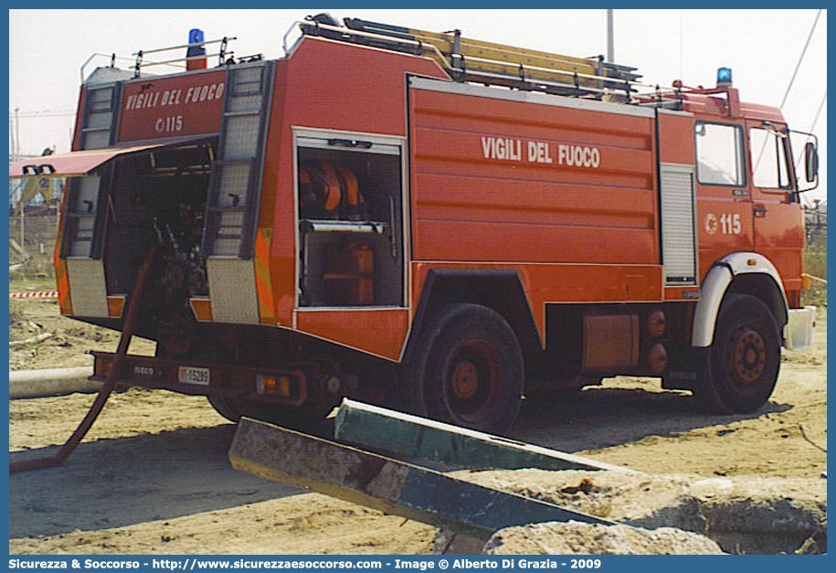 VF 15289
Corpo Nazionale Vigili del Fuoco
Iveco 180-24
Allestitore Baribbi S.p.A.
(variante)
Parole chiave: Corpo;Nazionale;Vigili del Fuoco;Vigili;Fuoco;ABP;A.B.P.;AutoBottePompa;AutoBotte;Fiat;Iveco;180-24;180 - 24;Baribbi