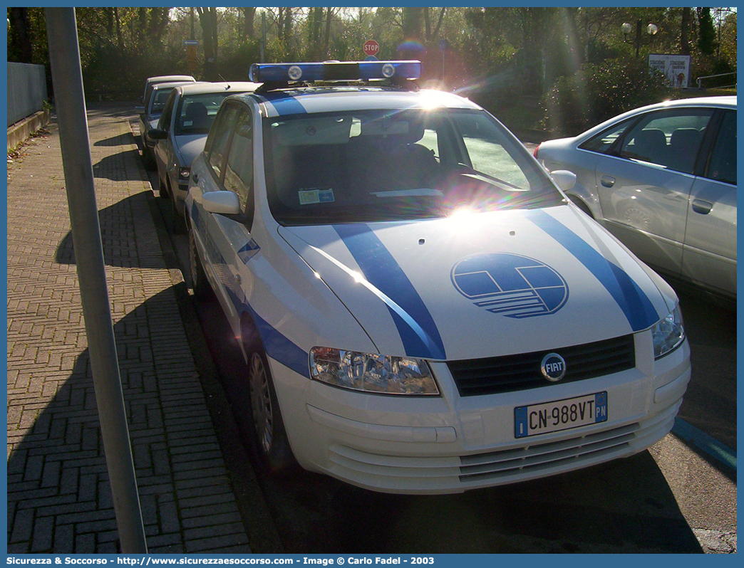 -
Polizia Comunale
Comune di Fiume Veneto
Fiat Stilo II serie
Parole chiave: Polizia;Locale;Comunale;Municipale;Fiume;Veneto;Fiat;Stilo