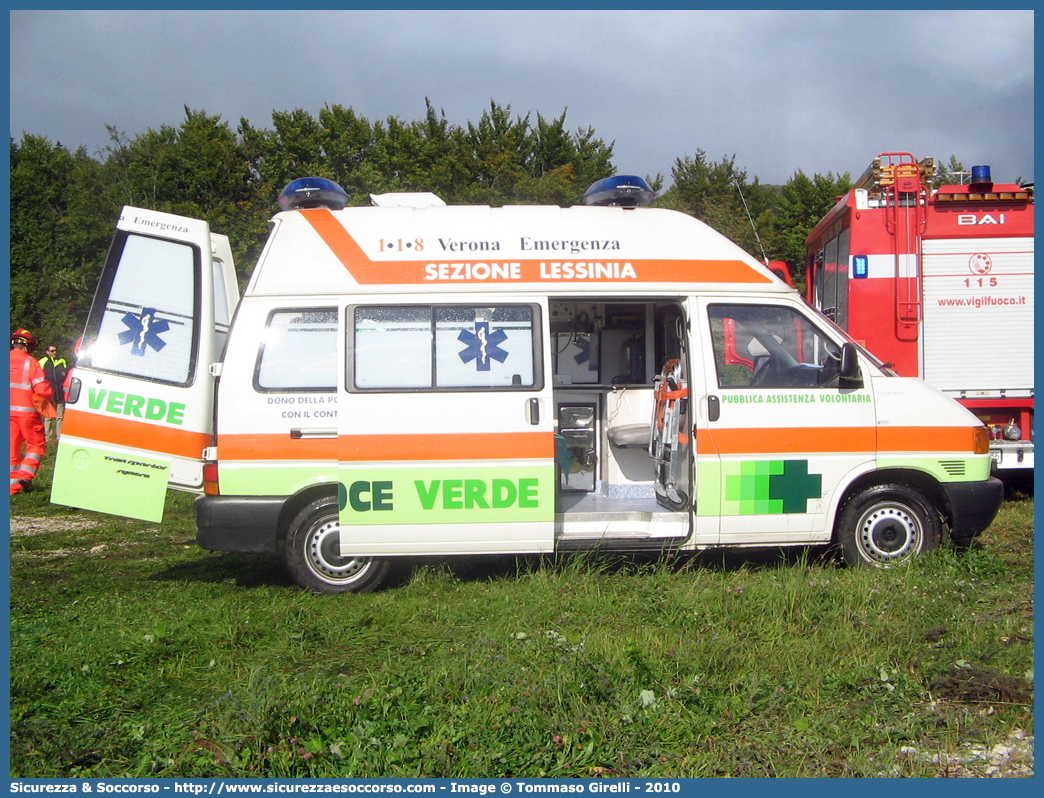 03
Croce Verde Verona
Volkswagen Transporter T4
Sezione Lessinia
Parole chiave: Croce Verde;CV;C.V.;Verona;Pubblica;Assistenza;Ambulanza;Volkswagen;Transporter T4;03;lessinia