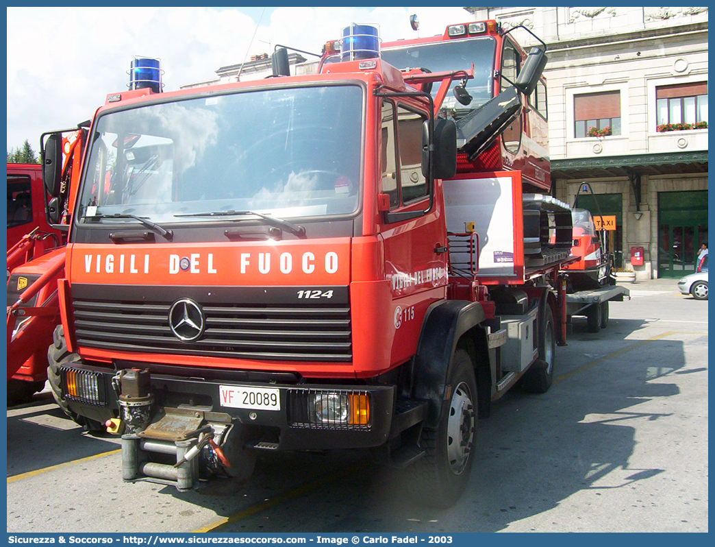 VF 20089
Corpo Nazionale Vigili del Fuoco
Mercedes Benz 1124

Parole chiave: VF;V.F.;VVF;V.V.F.;Corpo;Nazionale;Vigili del Fuoco;Mercedes;Benz;1124