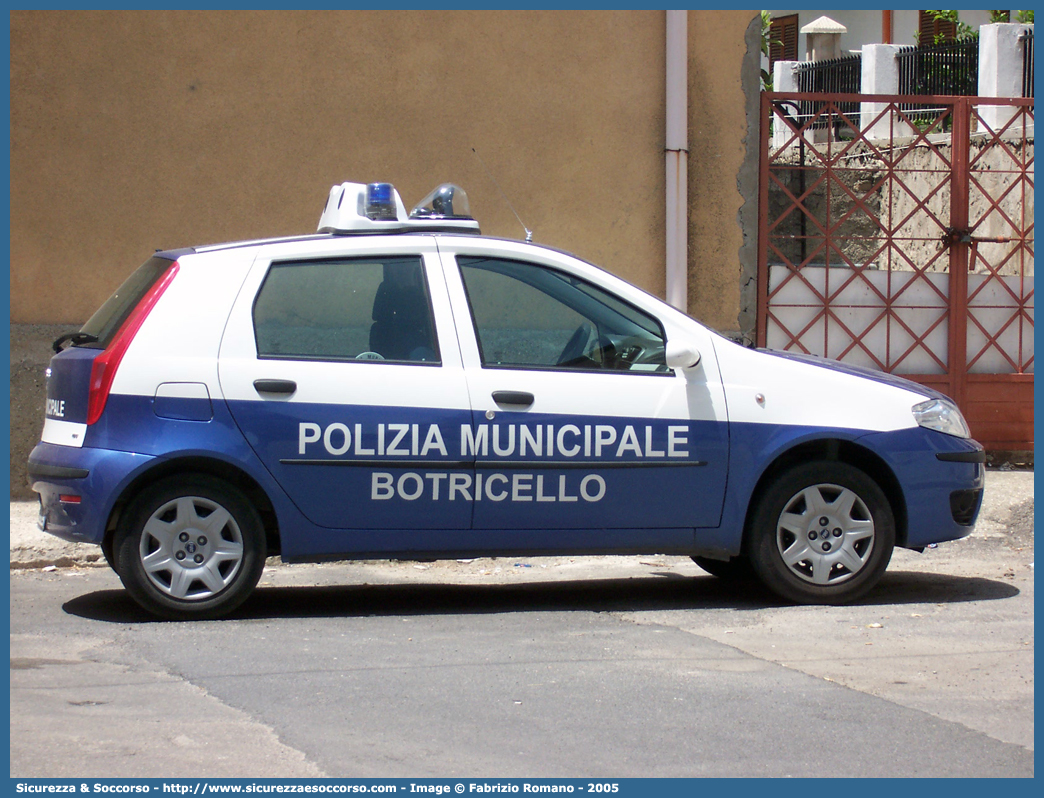 -
Polizia Municipale
Comune di Botricello
Fiat Punto III serie
Parole chiave: Polizia;Locale;Municipale;Botricello;Fiat;Punto