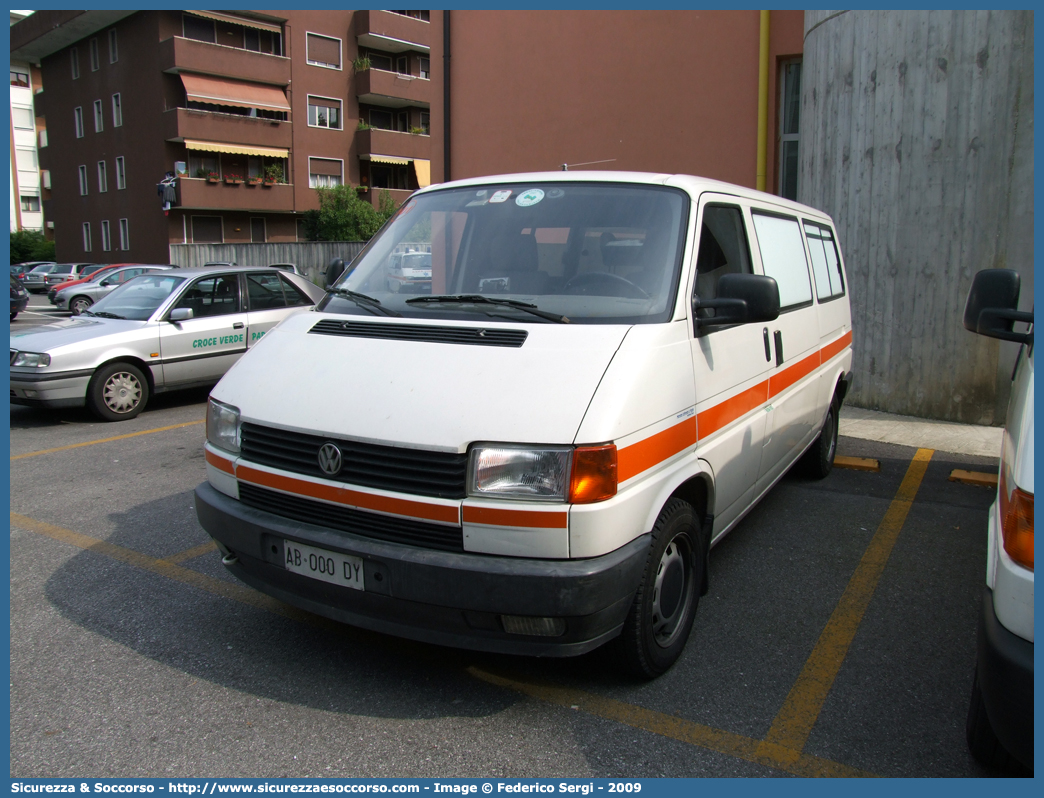 101
Pia Opera Croce Verde Padova
Volkswagen Transporter T4
(passo lungo)
Allestitore MAF S.n.c.
Parole chiave: Pia;Opera;Croce;Verde;Padova;Ambulanza;Volkswagen;Transporter;T4