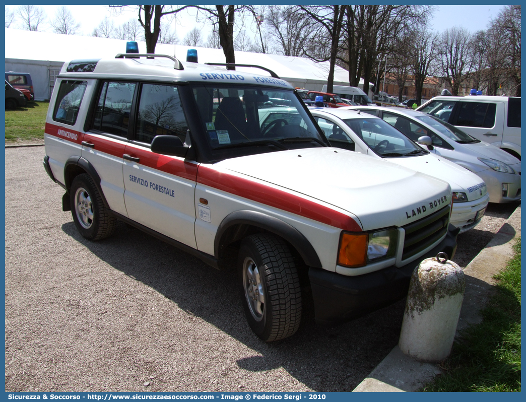 101
Regione Veneto
Servizio Forestale Regionale
Land Rover Discovery II serie
Anticendio
Parole chiave: Regione;Veneto;Servizio;Forestale;Regionale;Land;Rover;Discovery