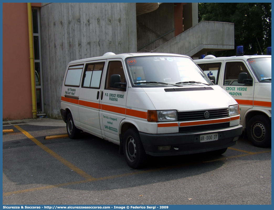 101
Pia Opera Croce Verde Padova
Volkswagen Transporter T4
(passo lungo)
Allestitore MAF S.n.c.
Parole chiave: Pia;Opera;Croce;Verde;Padova;Ambulanza;Volkswagen;Transporter;T4