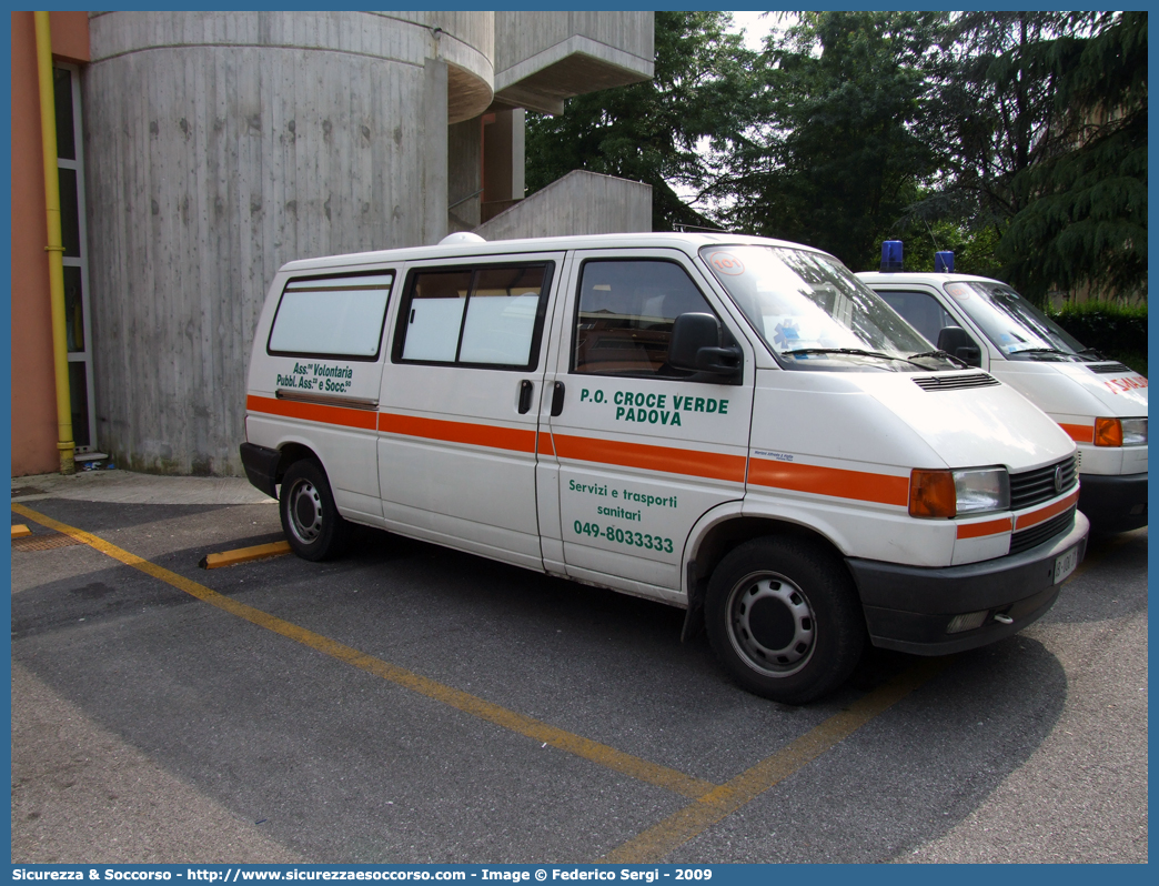 101
Pia Opera Croce Verde Padova
Volkswagen Transporter T4
(passo lungo)
Allestitore MAF S.n.c.
Parole chiave: Pia;Opera;Croce;Verde;Padova;Ambulanza;Volkswagen;Transporter;T4