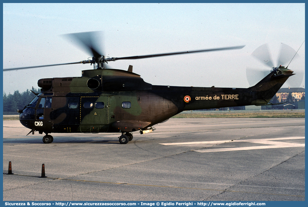 1121 / CKG
République Française
Armée de Terre
Escadrille Avion de l'Armée de Terre
Aérospatiale SA 330 Puma
Parole chiave: Republique;Francaise;Francia;Repubblica;Francese;République;Française;Armée;Terre;Escadrille;Avion;Aerospatiale;SA;330;SA330;Puma