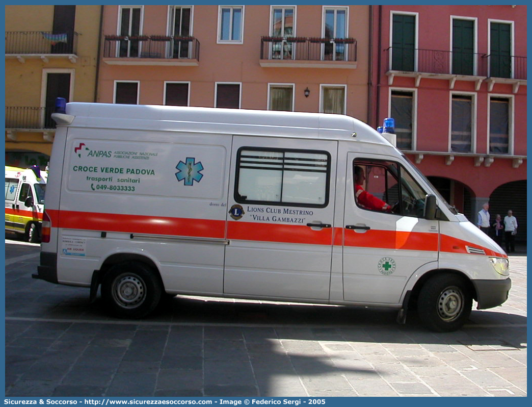 118
Pia Opera Croce Verde Padova
Mercedes Benz Sprinter 314 I serie restyling
Allestitore MAF S.n.c.
Parole chiave: Pia;Opera;Croce;Verde;Padova;Mercedes;Benz;Sprinter;314;Ambulanza;M.A.F.;MAF