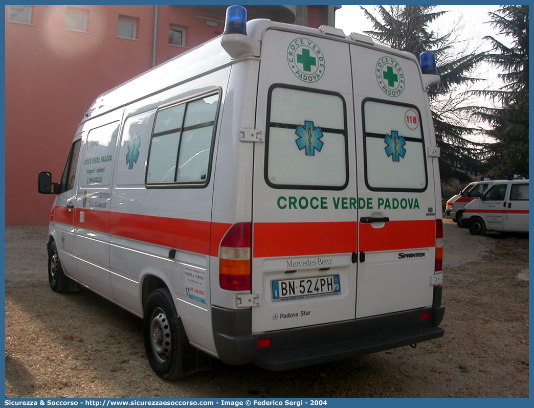 118
Pia Opera Croce Verde Padova
Mercedes Benz Sprinter 314 I serie restyling
Allestitore MAF S.n.c.
Parole chiave: Pia;Opera;Croce;Verde;Padova;Mercedes;Benz;Sprinter;314;Ambulanza;M.A.F.;MAF