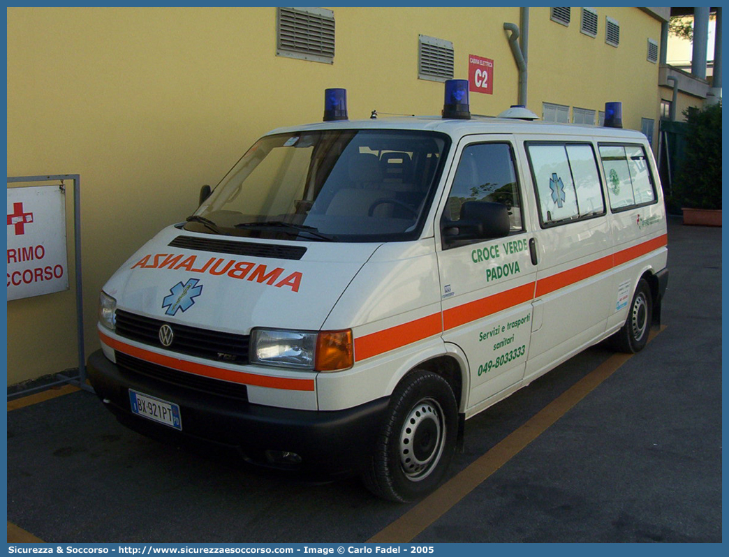 124
Pia Opera Croce Verde Padova
Volkswagen Transporter T4
(passo lungo)
Allestitore MAF S.n.c.
Parole chiave: Pia;Opera;Croce;Verde;Padova;Ambulanza;Volkswagen;Transporter;T4