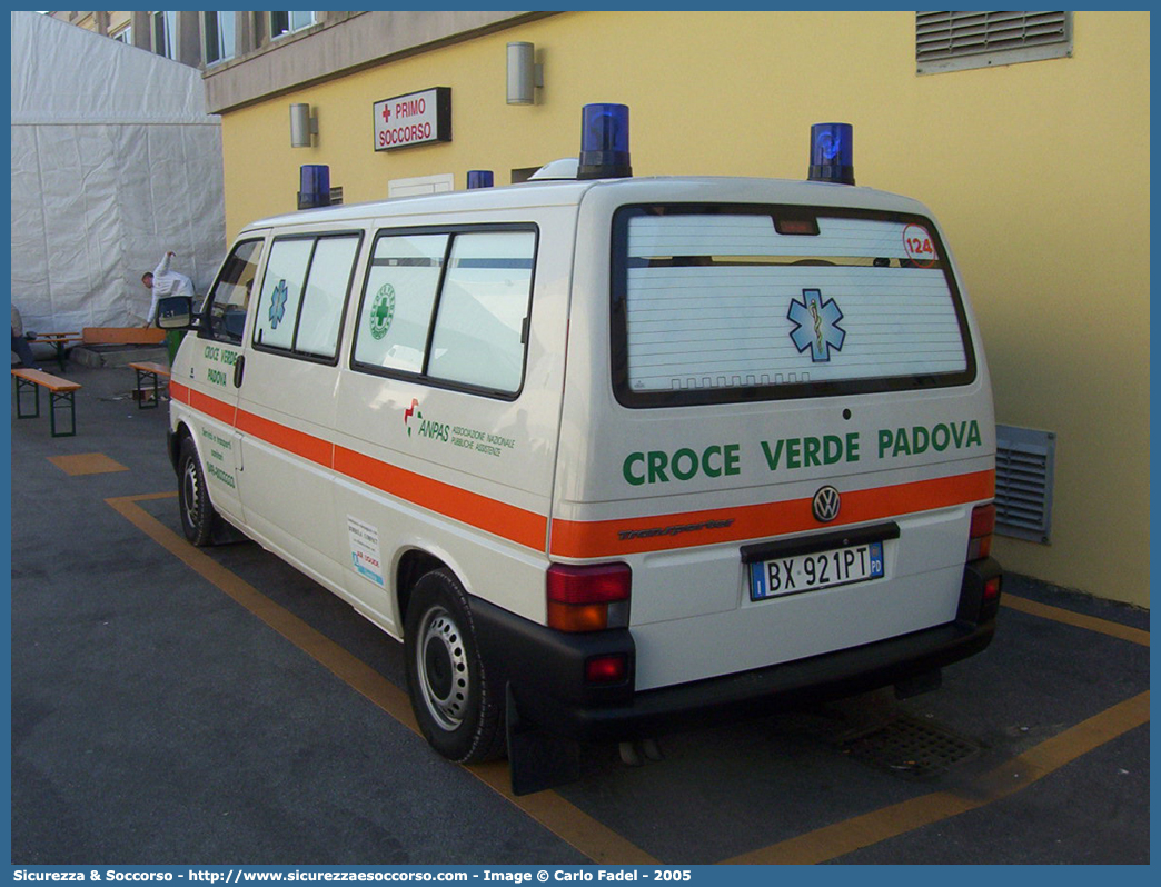 124
Pia Opera Croce Verde Padova
Volkswagen Transporter T4
(passo lungo)
Allestitore MAF S.n.c.
Parole chiave: Pia;Opera;Croce;Verde;Padova;Ambulanza;Volkswagen;Transporter;T4