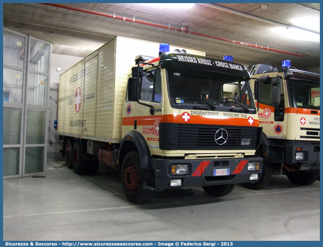 1303 (WK 803)
Croce Bianca - Weisses Kreuz
Protezione Civile - Zivilschutz
Mercedes Benz 1935
Parole chiave: Croce Bianca;Weisses Kreuz;WK;Sezione;Bolzano;Sektion;Bozen;Mercedes Benz;1935;Protezione Civile;Zivilschutz