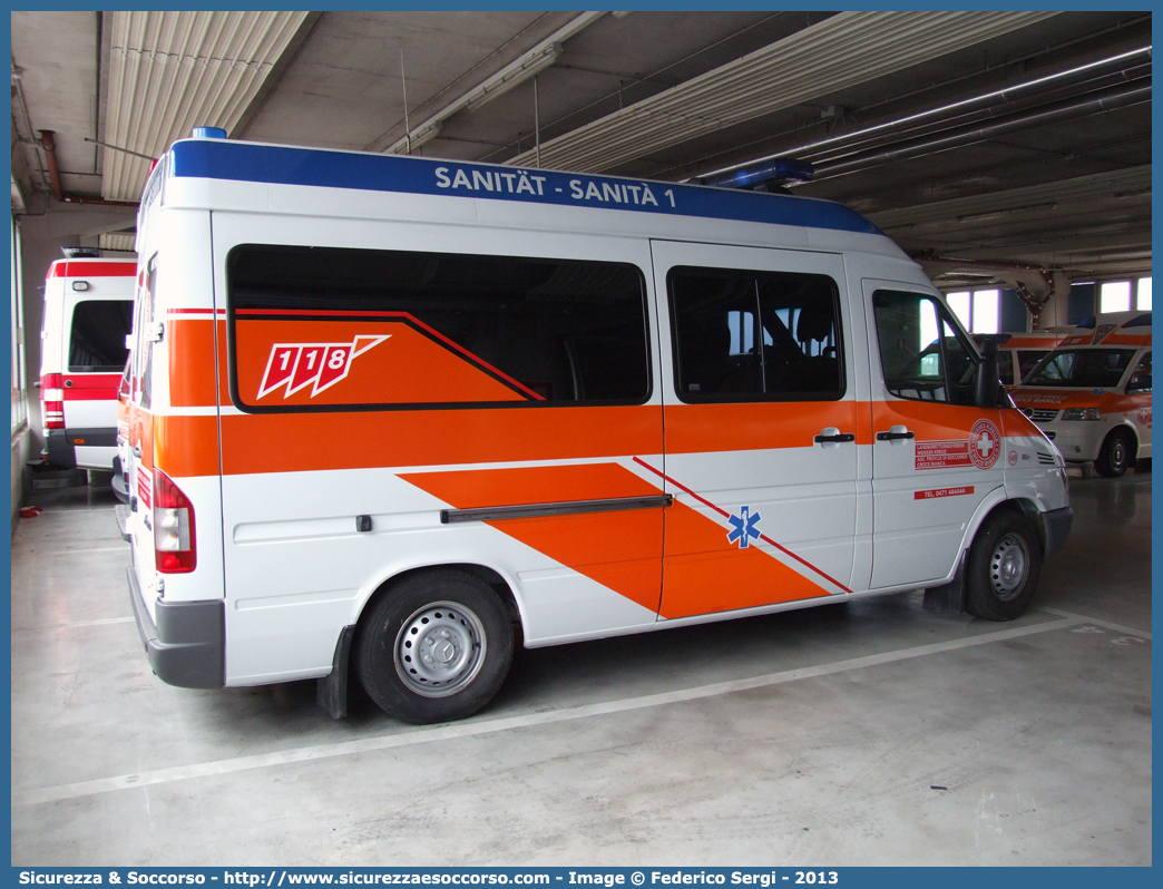 1469 - (WK 943)
Croce Bianca - Weisses Kreuz
Protezione Civile - Zivilschutz
Mercedes Benz Sprinter I serie restyling
Parole chiave: Croce Bianca;Weisses Kreuz;WK;Sezione;Bolzano;Sektion;Bozen;Mercedes Benz;Sprinter;Protezione Civile;Zivilschutz