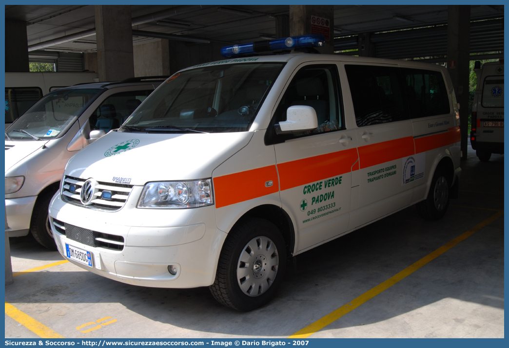 157
Pia Opera Croce Verde Padova
Volkswagen Transporter T5 Caravelle
Allestitore Bollanti S.r.l.
Parole chiave: Pia;Opera;Croce;Verde;Padova;Ambulanza;Volkswagen;Transporter;T5;Trasporto;Organi;Equipe;Espianti;Bollanti