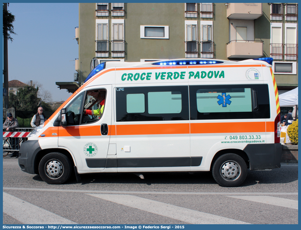 183
Pia Opera Croce Verde Padova
Fiat Ducato III serie
Allestitore Aricar S.p.A.
Parole chiave: Pia;Opera;Croce;Verde;Padova;Ambulanza;Fiat;Ducato;X250;Aricar