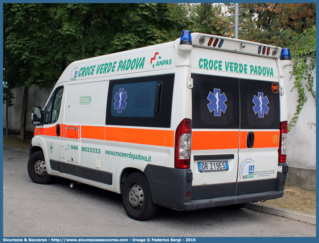 187
Pia Opera Croce Verde Padova
Fiat Ducato III serie
Allestitore EDM S.r.l.
Parole chiave: Pia;Opera;Croce;Verde;Padova;Ambulanza;Fiat;Ducato;X250;EDM