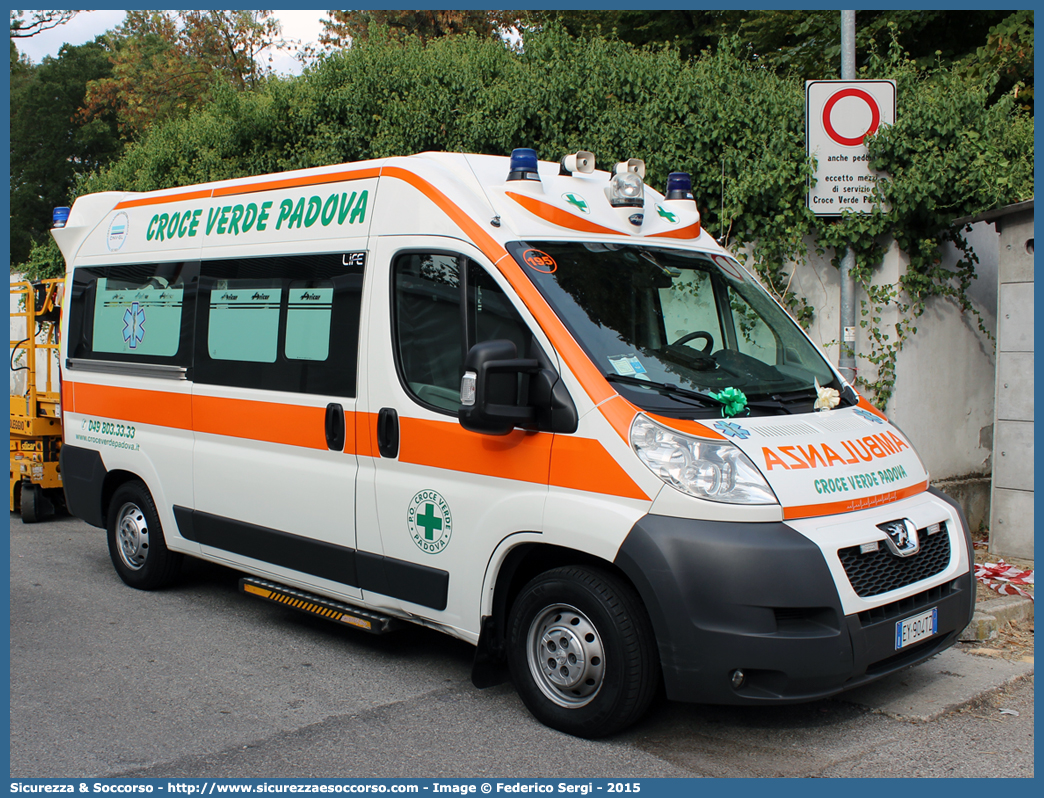 195
P.O. Croce Verde Padova
Peugeot Boxer III serie
Allestitore Aricar S.p.A.
Parole chiave: CV;C.V.;Croce;Verde;Padova;Peugeot;Boxer;Aricar;Ambulanza