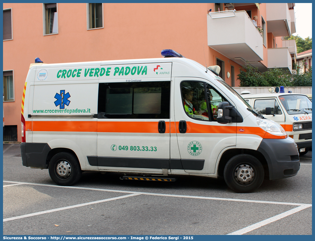 197
Pia Opera Croce Verde Padova
Fiat Ducato III serie
Allestitore Alea Italia S.r.l.
Parole chiave: Pia;Opera;Croce;Verde;Padova;Ambulanza;Fiat;Ducato;X250;Alea