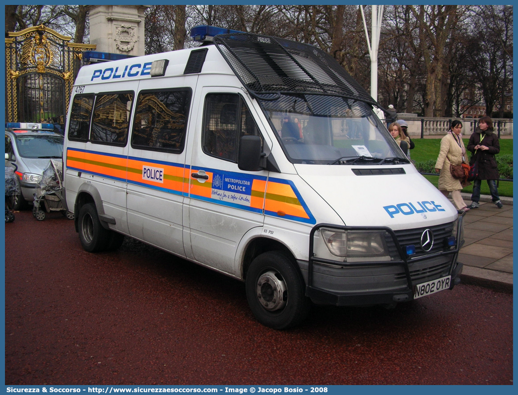 4767
United Kingdom of Great Britain and Northern Ireland
Metropolitan Police
Mercedes Benz Sprinter I generation
Parole chiave: UK;United;Kingdom;Great;Britain;Northern;Ireland;Metropolitan;Police;Mercedes;Benz;Sprinter